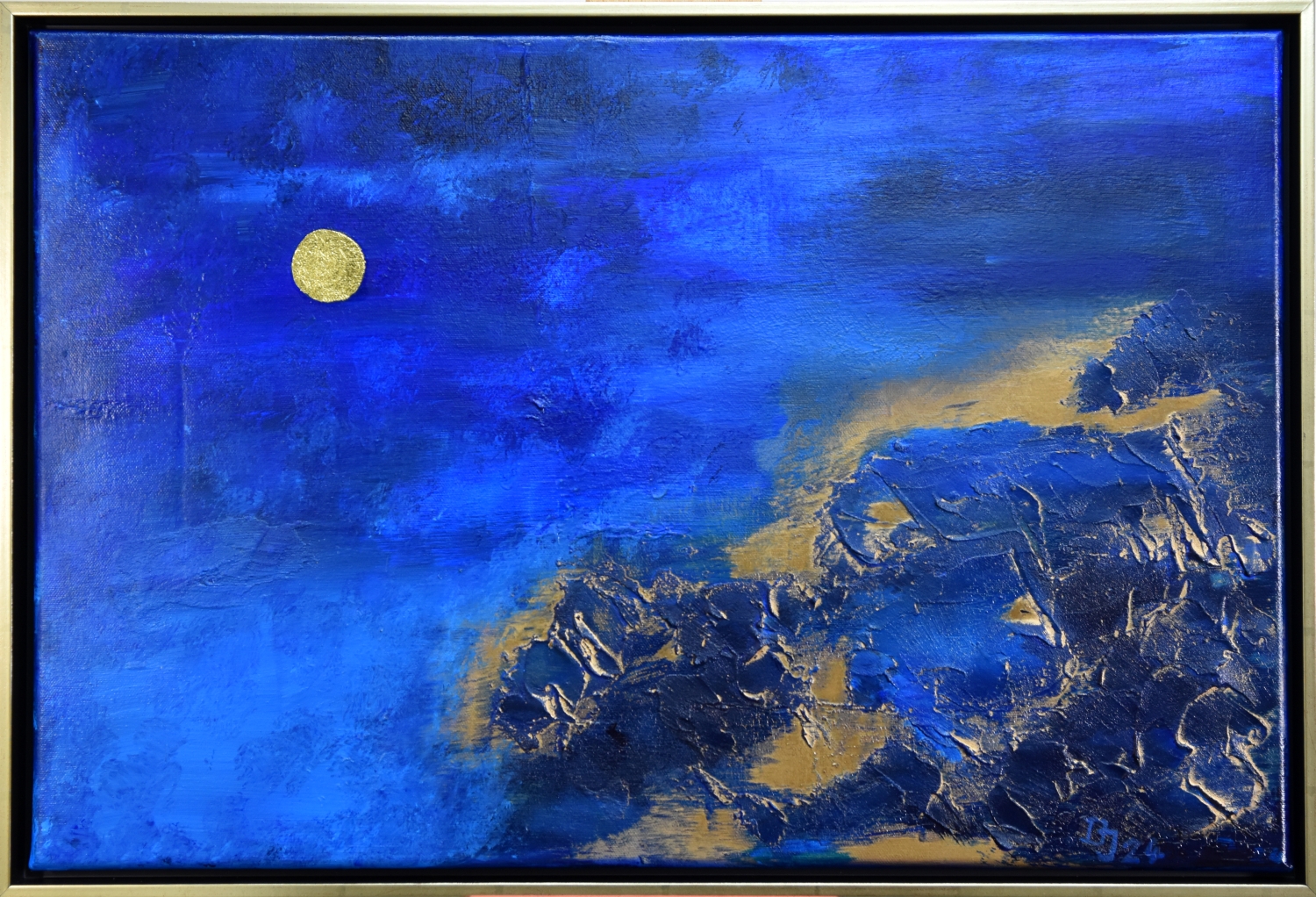 Goldener Mond am Nachthimmel